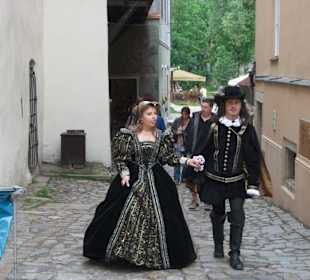 Schöne Kostüme