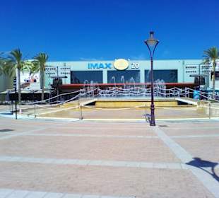 Festival Park Outlet Center in Marratxi
