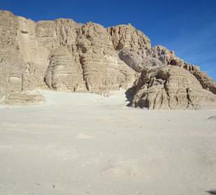 Sand und Berge in der Wüste