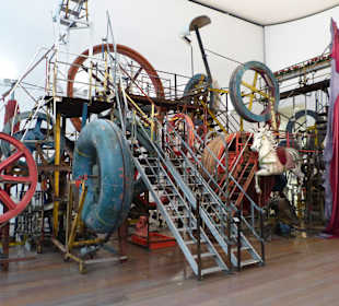 Bunter Schrott wird Kunst - begehbar