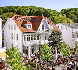 Aussenansicht mit Terrasse und Cocktailbar