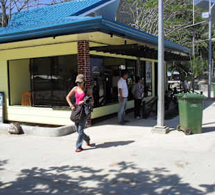 Park Büro am Pier Sabang verkauft hier die Tickets