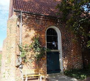 Außenansicht der St.-Marien-Kirche in Warfleth