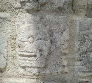 Schädelgerüst am Tzompantli