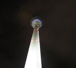 Rheinturm bei Nacht
