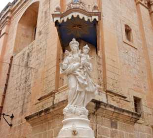 Statue