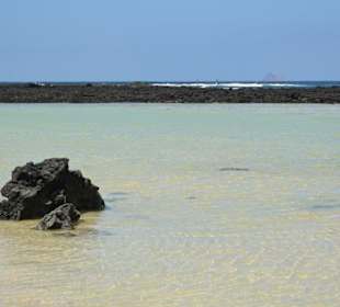 Flache Bucht mit klarem Wasser