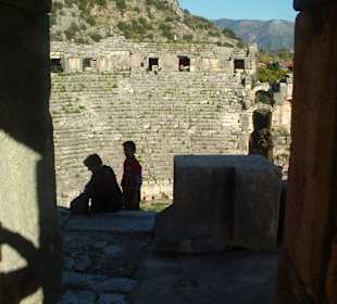 Antikes Stadion an den Felsengräbern