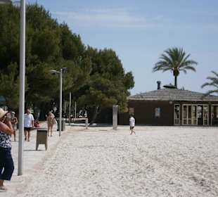 Kleiner Imbiss direkt am Strand