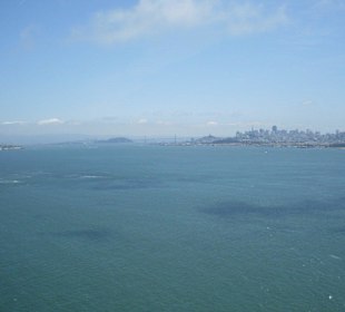 Blick über Bucht und Stadt