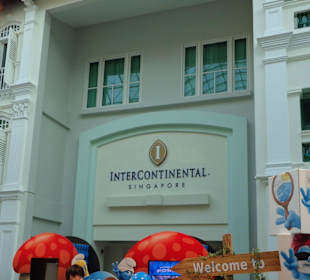 Gebäude auf dem Fußweg