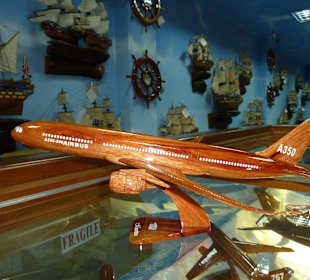 Airbus A350 aus Holz