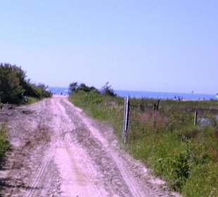 Fast am Strand rechts Ruhezone