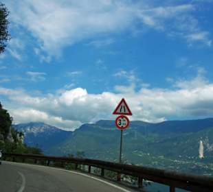 Hinweisschilder entlang der Strecke