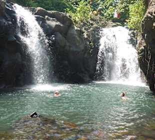 Baden beim Doppelwasserfall in Secret Gardens