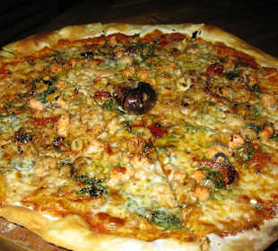 Leckere Riesenpizza beim deutschen Herbie 