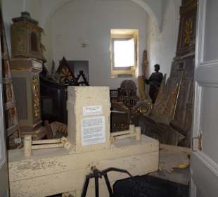 Ins Wignacourtmuseum im Anschluß der Katakomben