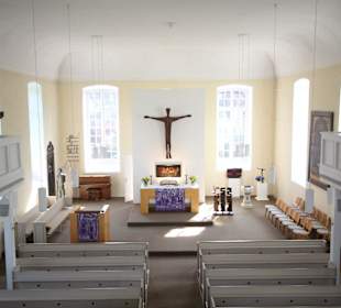 Blick von der Empore in den Chorraum