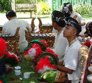 Junge Gamelanspieler