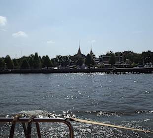Auf dem Chao Praya