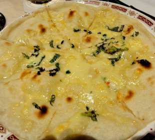 "Cheese-Naan" als Vorspeise