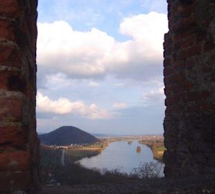 Blick durch die Burgmauern