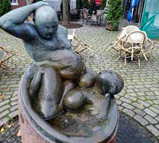 Ansichten des Badestubenbrunnens im Schnoor