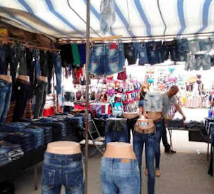 Basar fast leer