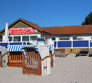 Kiosk am Sandstrand Drei