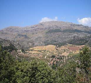 Blick ins Tal und auf die Berge