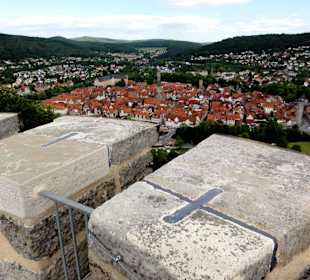 Blick über die Zinnen auf Hann. Münden