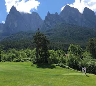 Schwieriger Golfplatz mit tollem Panorama