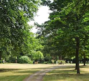 Rundgang über den Düsseldorfer Nordfriedhof