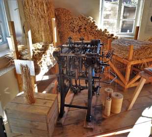 Stroh- und Korbverpackung der Glasprodukte