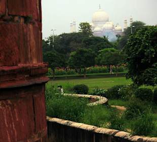 Widok na Taj Mahal z Czerwonego Fortu