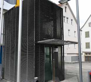 Eingang zu Lift / Aufzug neben Kunsthalle Würth