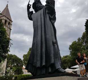 Statue