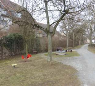 Alleespaziergang entlang der äußeren Stadtmauer