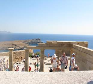 Blick über die Akropolis aufs Meer