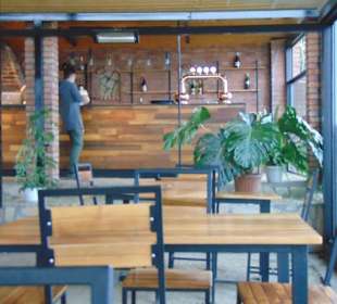 Modern, hell und offen eingerichtet