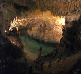 Höhle-kleiner See