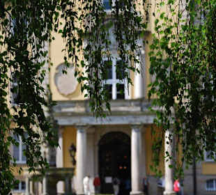 Der Eingang zum Schloss