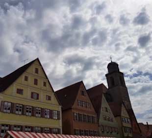 Direkt am Münster entlang