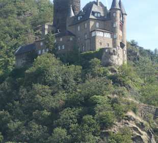 Blick von St. Goarshausen zur Burg Katz