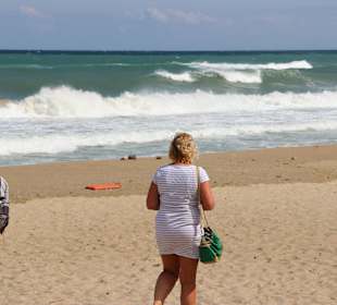 Spaziergang am Sonnenstrand