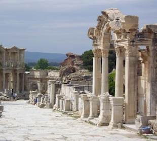 Hadrian Tempel & Celsus Bibliothek