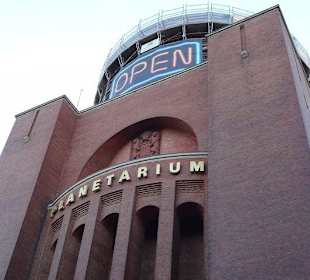 Blick zum Namen "Planetarium"