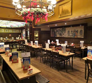 Blick in die Gasträume von Peters Brauhaus