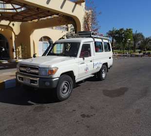 Abholung vom Hotel, gepflegter Jeep