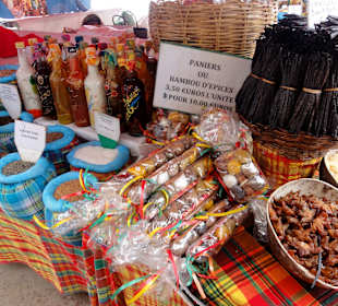 Impressionen vom Markt in Sainte-Anne